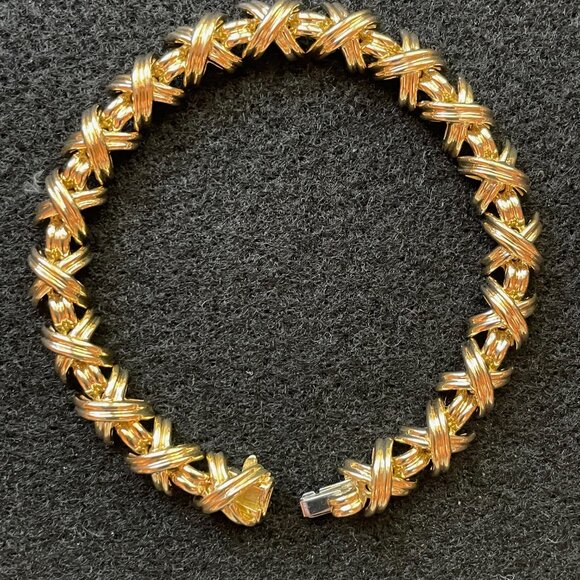 Tiffany & Co 7". 18k Yellow Gold Vintage Signature X Bracelet/Case & Box - Picture 10 of 14
